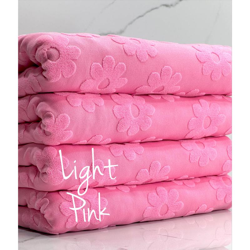 (TOWEL) LIGHT PINK DAISY FLOWERS