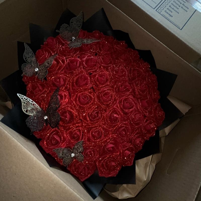 Forever roses bouquet Gifts to give your love ones