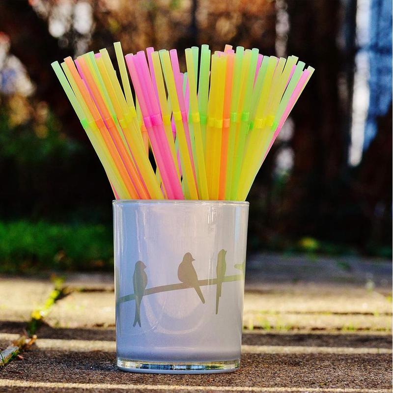 Colorful Disposable Drinking Straws, 200pcs Portable Bendable Plastic Drinking Straws, Drinking Supplies for Home Party Festival Picnic Outdoor Dining Room