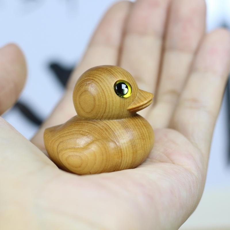 Wooden Cute Duck Figurine Ornament, 1 Count Cartoon Duck Decoration Craft, Desk Decorations for Home Office Bedroom Living Room