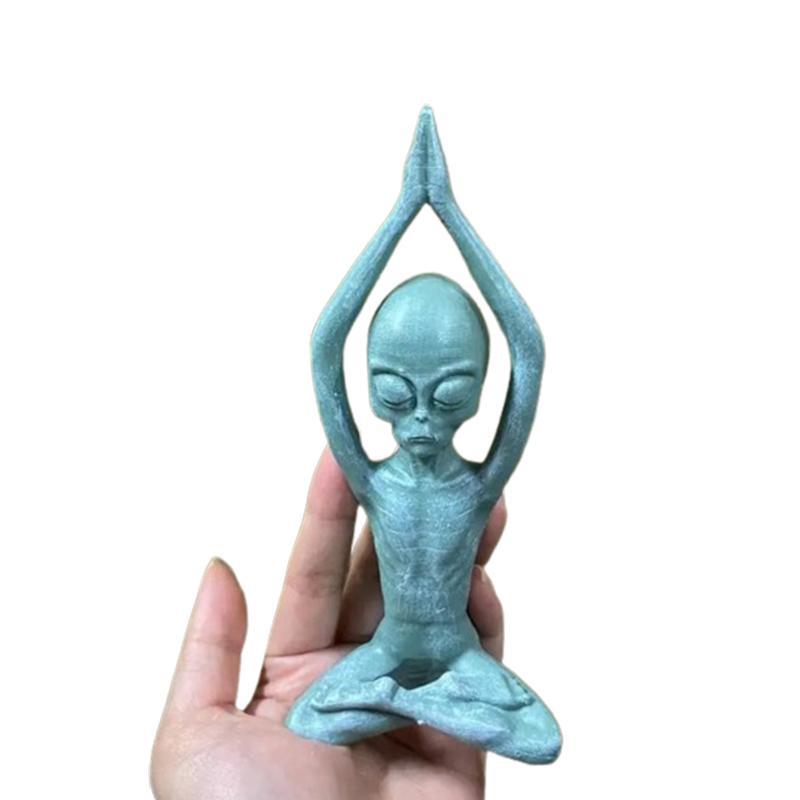 Yoga Alien Resin Statue, 1 Count Meditation Design Resin Decorative Sculpture, Modern Creative Desktop Ornament, Home Decor Supplies